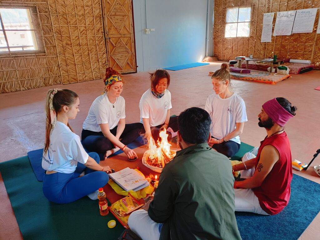 rishikesh yoga teacher training center