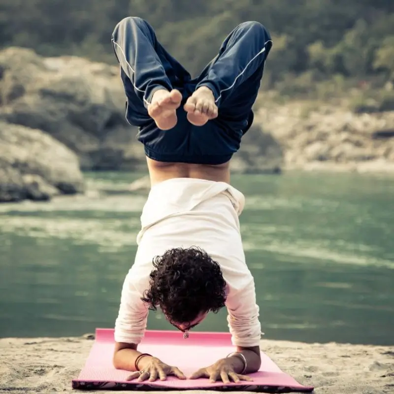 yogi doing advance pose during 300 hour yoga teacher training in Rishikesh