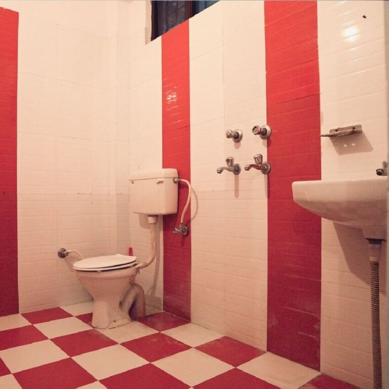 Rishikesh yoga valley accommodation bathroom