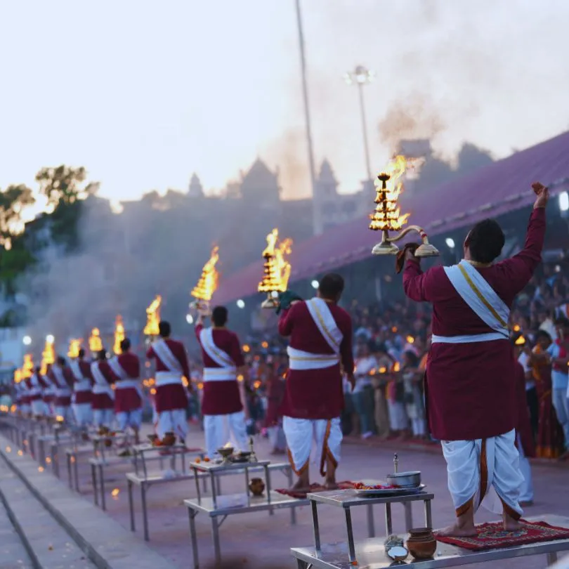 ganga arti pic during 5 day yoga and meditaion retreat in rishikesh