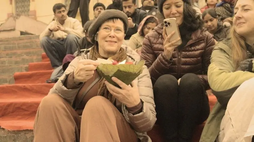 10 day ayurveda and yoga retreat student during ganga arti time at evening