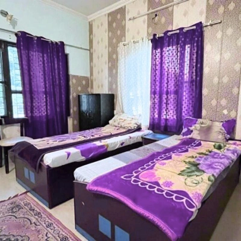 DOUBLE SHARING ROOM IN RYV