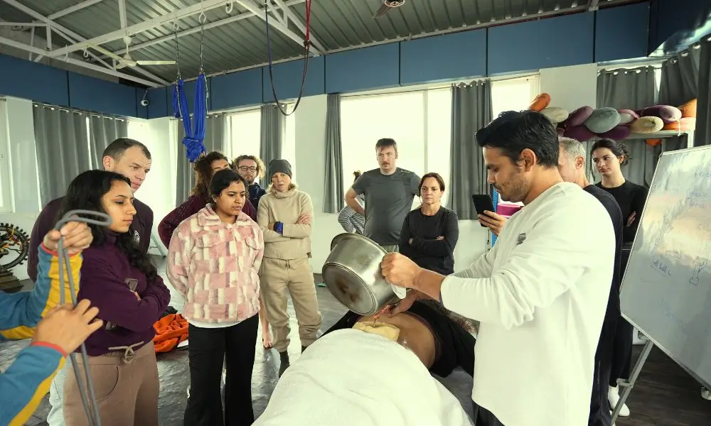 students learning ayurvedic therapy techniques during ayurveda retreats in rishikesh india