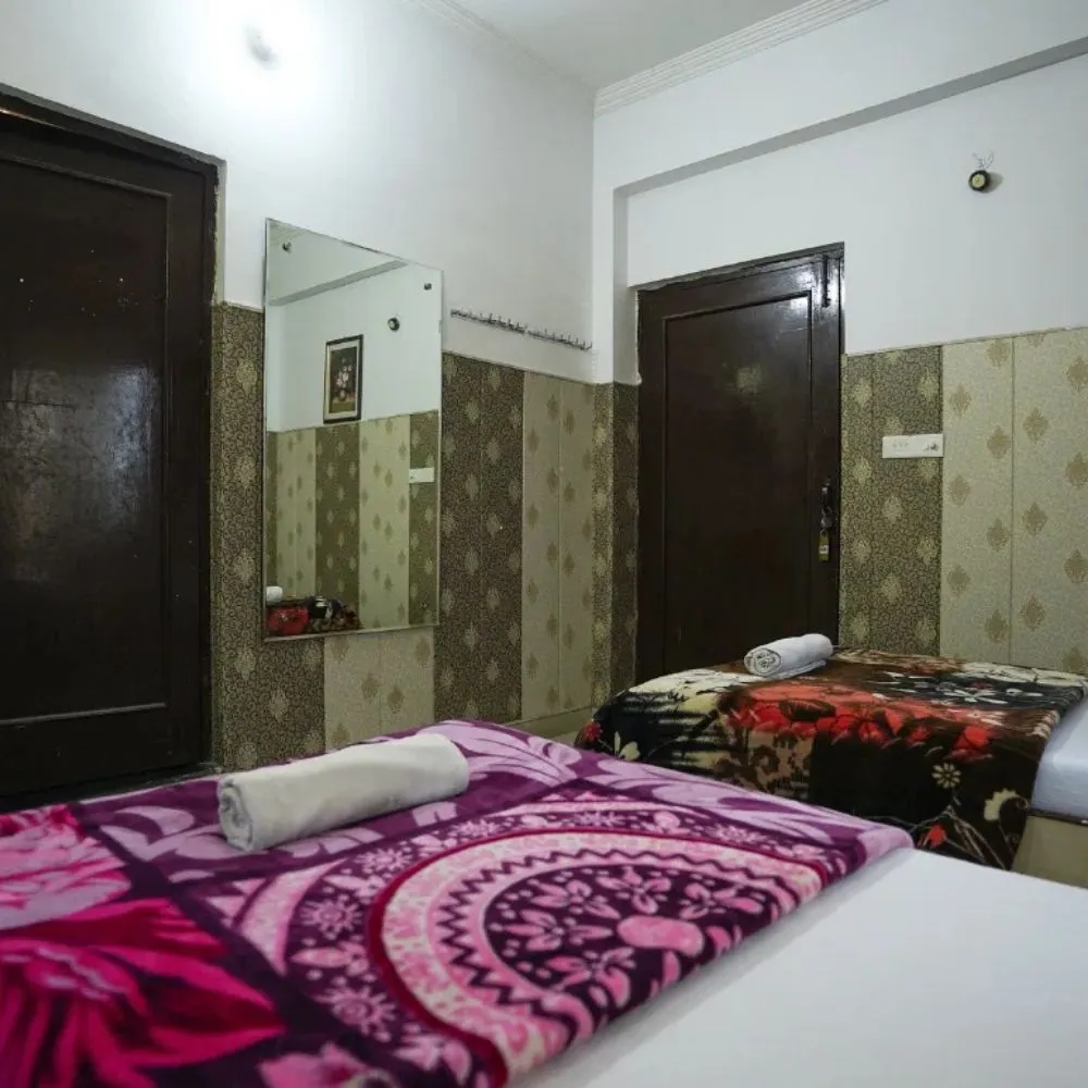 RYV SHARED ROOM