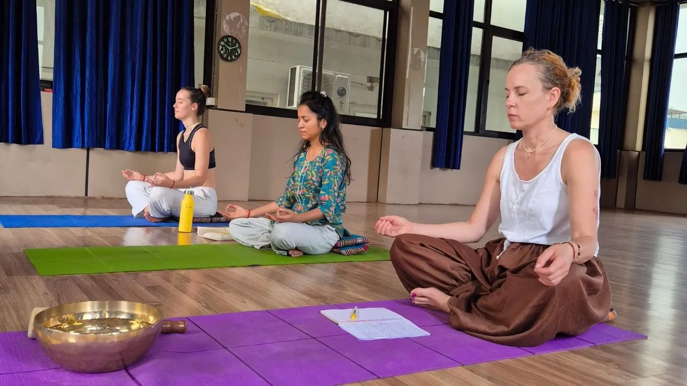 Students practicing group meditation and sound therapy during a sound healing course in Rishikesh.