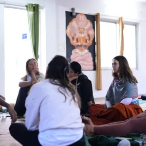 yogi jaggi teaching philosophy in 300 hour yoga teacher training in rishikesh