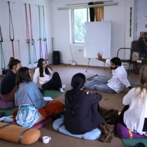 yogi jaggi teaching philosophy in 300 hour yoga ttc in rishikesh