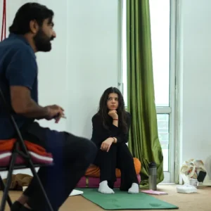 yogi jaggi teaching yoga philosophy in 500 hour yoga teacher training in rishikesh india