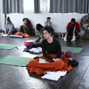 yogi rakesh teaching ayurveda in 10 day ayurveda & yoga retreat in rishikesh india