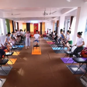 yogi ravi teaching hatha in 500 hour yoga teacher training course in rishikesh