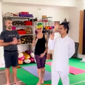 yogi ravi teaching hatha in 500 hour yoga ttc in rishikesh india