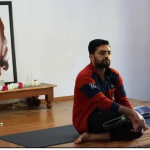 yogi rohit teaching hatha in 300 hour yoga teacher training course in rishikesh india