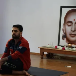 yogi rohit teaching iyengar in 500 hour yoga teacher training course in rishikesh