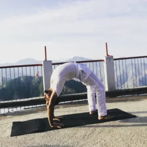 yogi rohit teaching iyengar in 500 hour yoga teacher training course in rishikesh india