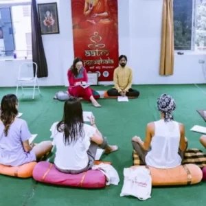 yogi shankar dey teaching hatha in 200 hour yoga teacher training course in rishikesh