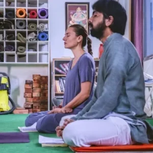 yogi shankar teaching meditation in 10 day ayurveda & yoga retreat in rishikesh