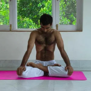yogi upendra teaching pranayama in 10 days ayurveda & yoga retreat in rishikesh