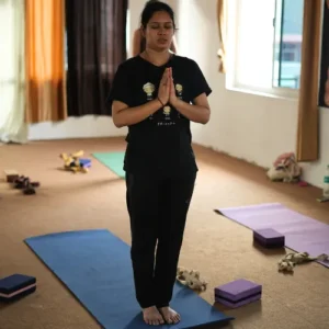 yogi upendra teaching pranayama in 10 days ayurveda & yoga retreat in rishikesh india