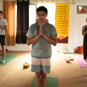 yogi upendra teaching pranayama in 7 days ayurveda and yoga retreat in rishikesh