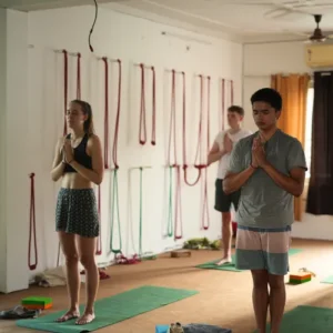 yogi upendra teaching shatkarma in 10 days ayurveda and yoga retreat in rishikesh