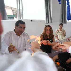 yogi upendra teaching shatkarma in 3 day yoga retreat in rishikesh