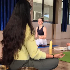 yogini ayushi teaching sound healing in sound healing teacher training course in rishikesh india