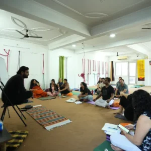 Jagjeet Singh teaching Yoga Philosophy to students during a 10 Days Yoga Retreat in Rishikesh