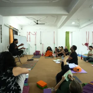 Jagjeet Singh teaching Yoga Philosophy to students during a 10 Days Yoga Retreat in Rishikesh