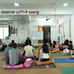 Jagjeet Singh teaching Yoga Philosophy to students during a 7 Days Yoga Retreat in Rishikesh