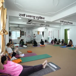 Rakesh teaching Ayurveda to students during a 7 Days Yoga Retreat in Rishikesh
