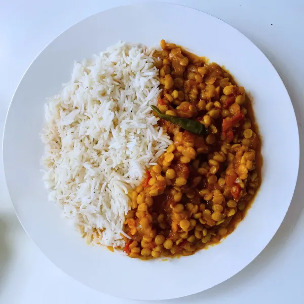 fresh food during 10 days yoga retreat in rishikesh