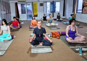 Group meditation practice demonstrating techniques in meditation for a complete guide