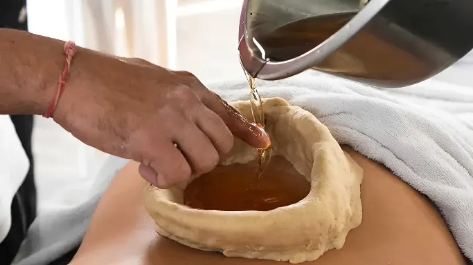 Ayurvedic oil treatment during a 7-Day Ayurveda Retreat in Rishikesh