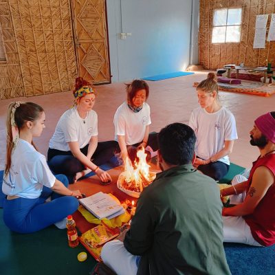 rishikesh yoga teacher training center