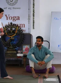 yogi neeraj teaching on 100 hour yoga ttc in rishikesh india