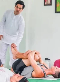 yogi ravi teaching hatha in 100 hour yoga ttc in rishikesh